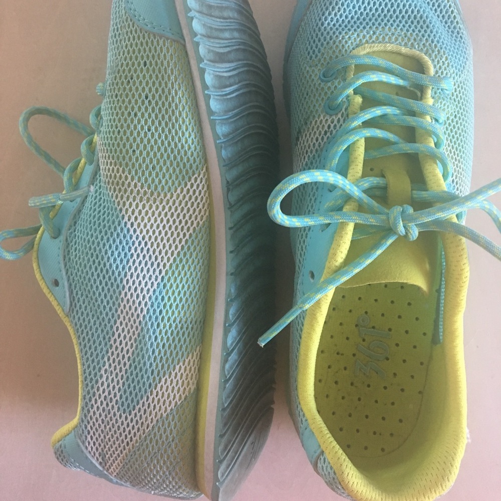 361* sneakers, women’s size 8.5, European brand